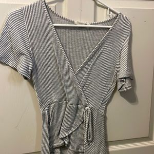 casual, cute, comfy v-neck top!